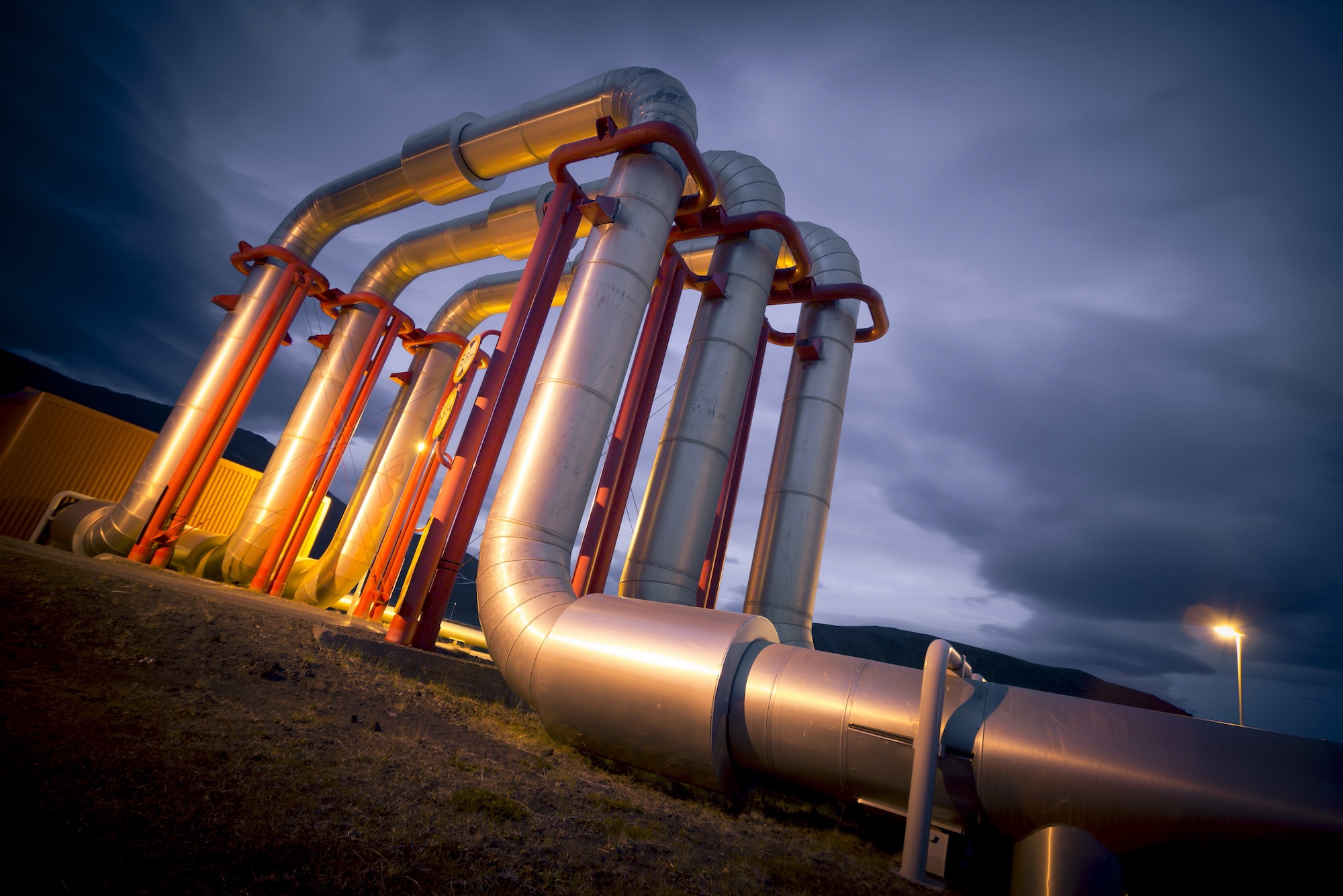 Pipeline crossing used for oilfield equipment export logistics